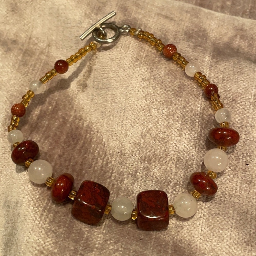 Red Seam Agate Beaded Bracelet 7.25”